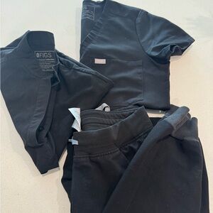 FIGS Black Scrub Set - XS Catarina top, XS Zamora joggers, XXS Rafaela top